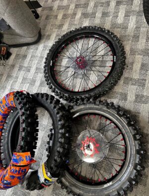 img_4642 New surron 16/19 wheelset